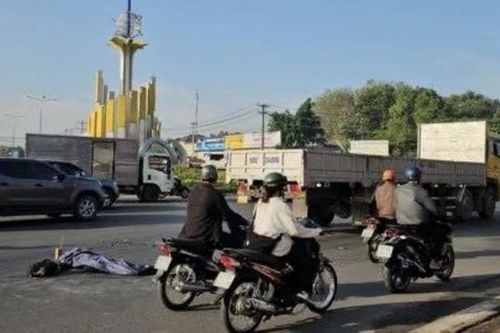 2 anh em bị xe tải tông trên đường đến công ty làm việc
