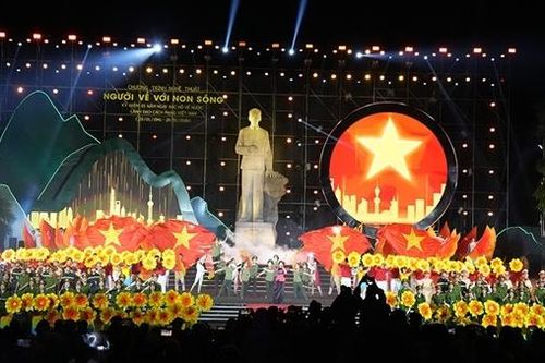 Chương trình nghệ thuật kỷ niệm 85 năm Ngày Bác Hồ về nước lãnh đạo Cách mạng Việt Nam
