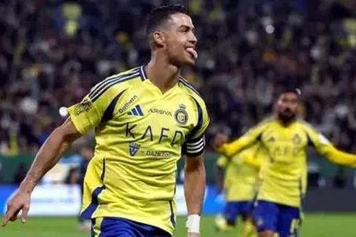 Ronaldo ghi bàn liên tiếp trong vòng 25 năm