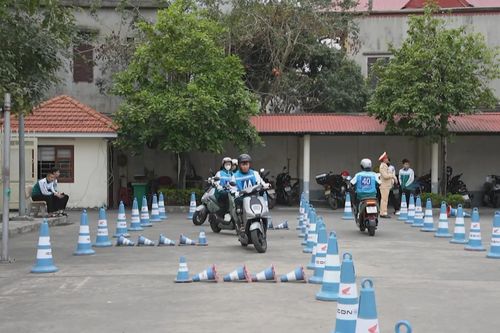Nâng cao kỹ năng lái xe an toàn cho học sinh THPT