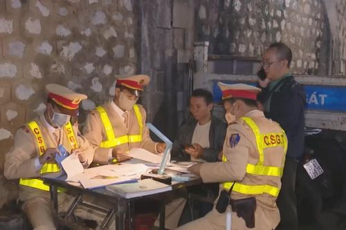 CSGT siết chặt kiểm tra nồng độ cồn cao điểm cận Tết
