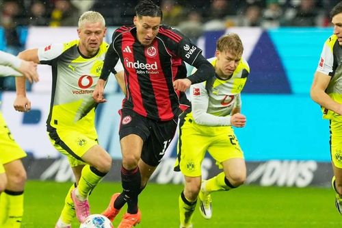 Dortmund giành điểm kịch tính
