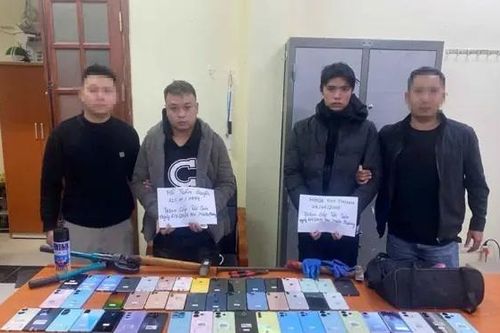 Bắt hai 'đạo chích' trộm 51 chiếc điện thoại di động