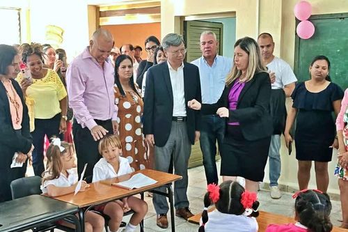 Hình ảnh ngôi trường tiểu học do Việt Nam tài trợ xây dựng tại Cuba