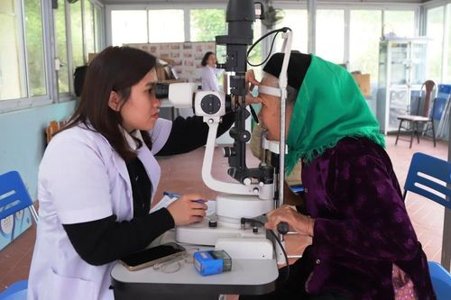 Bệnh viện Đa khoa tỉnh khám, chữa bệnh, cấp phát thuốc miễn phí cho người dân xã Trường Hà
