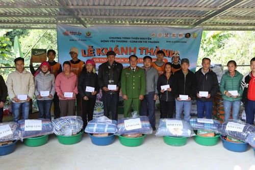 Chương trình thiện nguyện 'Đông ấm - Đan yêu thương' tại xã Minh Khai