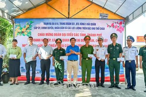 Mang xuân đến đảo tiền tiêu Thổ Chu