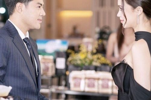 Ngày thứ 2 sau cưới, vợ cũ của chồng gửi tới một chùm nho tím, chúng tôi liền ly hôn