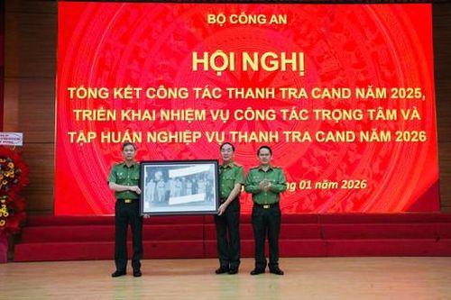 Giữ vững kỷ cương, nâng cao hiệu lực quản lý, góp phần xây dựng lực lượng trong sạch, vững mạnh