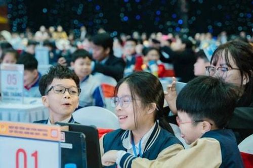 Học sinh tiểu học Hà Nội tranh tài tại 'Ngày hội tiếng Anh STEM Robotics'