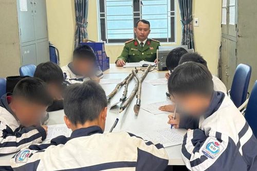 Ngăn chặn nhóm học sinh mang hung khí chuẩn bị đánh nhau