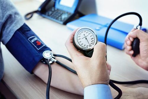 Tại sao mùa lạnh huyết áp tăng và nguy cơ biến chứng?
