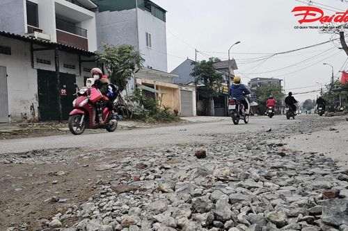 Nghệ An: Đường phố xuống cấp gây khó khăn cho phương tiện lưu thông