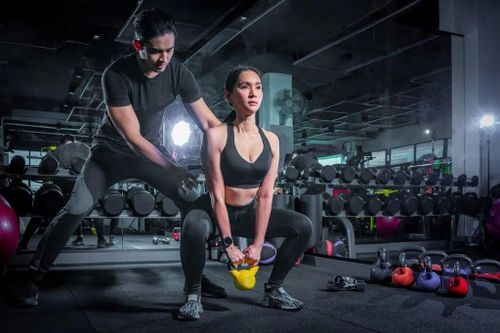 Cô gái 23 tuổi 'già' như 50 tuổi vì cuồng tập gym