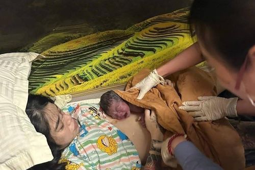 Em bé chào đời trong tình huống không ngờ trên chuyến tàu Bắc Nam