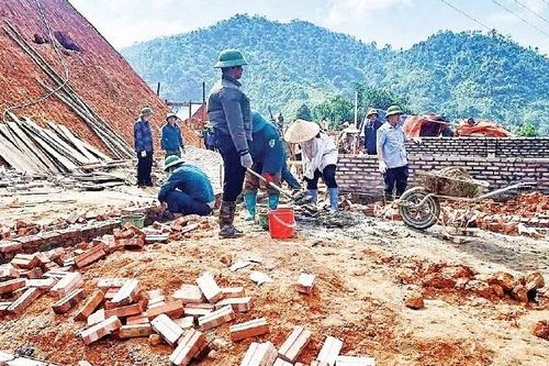 Tái định cư cho người dân vùng sạt lở