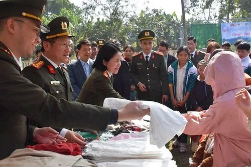 Lực lượng công an đem 'đông ấm' tới đồng bào vùng sâu, xa ở tỉnh Thanh Hóa