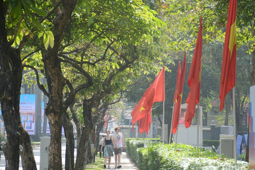Khoác 'áo mới' để thành phố vào xuân
