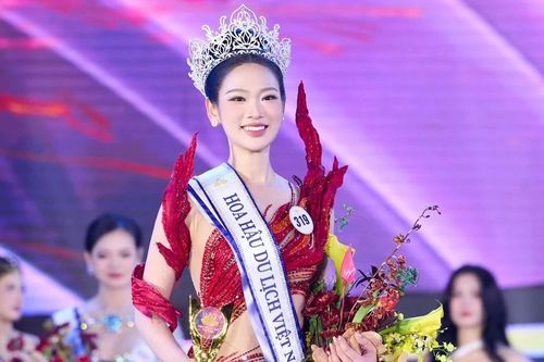 Nguyễn Phương Linh đăng quang 'Hoa hậu Du lịch Việt Nam 2026': 'Dám mơ lớn để quê hương bừng sáng'