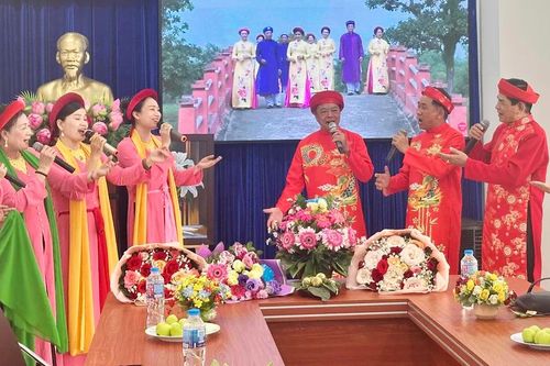 Nâng bước di sản ví giặm