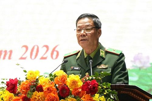 Lực lượng quân hàm xanh tặng đồng bào hơn 10 nghìn suất quà 'Xuân Biên phòng'