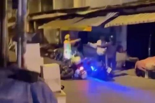 Xác minh Clip hai thanh niên giằng co với CSGT