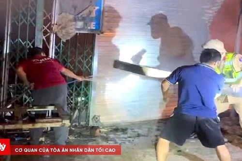 Kịp thời giải cứu 11 người khỏi căn nhà đang bốc cháy