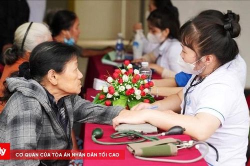 Khám bệnh miễn phí cho người dân có hoàn cảnh khó khăn