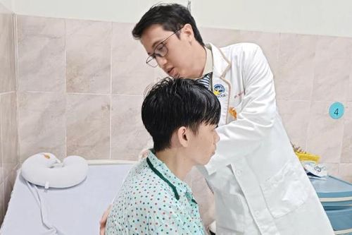 Nam shipper hồi sinh sau ca mổ 'đánh đố' bác sĩ