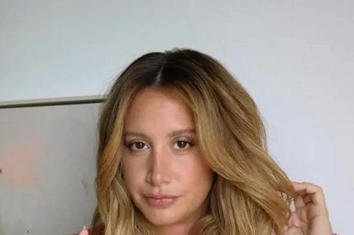 Ashley Tisdale tập trung vào dự án cá nhân sau khi tố nhóm mẹ bỉm Hollywood độc hại