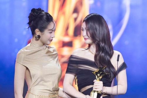Hoa hậu Thanh Thủy xúc động vì Đoàn Thiên Ân