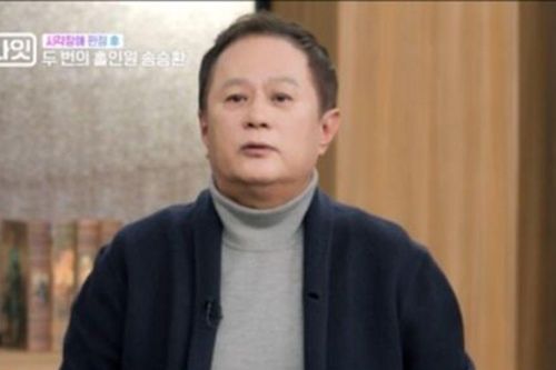 Nam diễn viên Song Seung Hwan lần đầu chia sẻ về căn bệnh suy giảm thị lực
