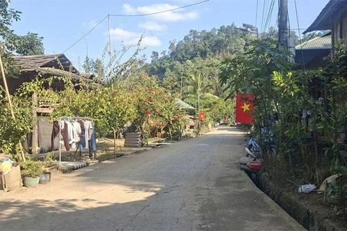 Hối hả xuân sang ở những bản còn 'nợ mùa'