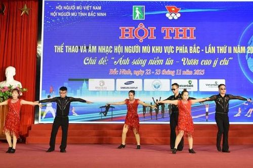 Câu lạc bộ khiêu vũ Sunrise: Nâng bước chân người khiếm thị