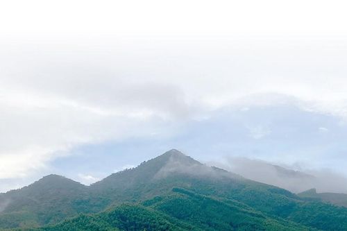 Mây trôi trên đỉnh Cà Tang