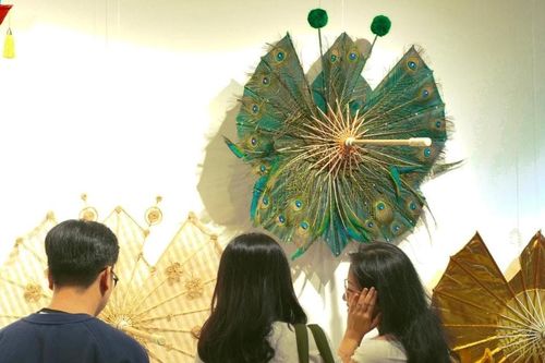Tiếp nối di sản qua hình tượng chiếc lọng