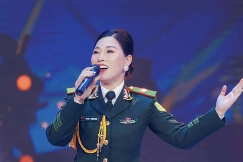 Người nghệ sĩ áo lính