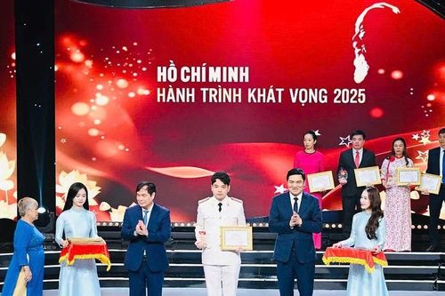 'Chủ nhật về làng' - Gần dân để giữ thôn, làng bình yên