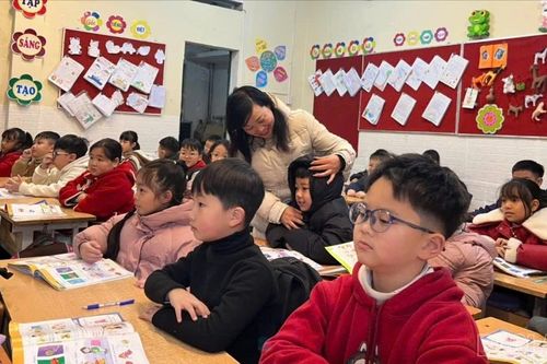 Các trường học ở Sa Pa linh hoạt giải pháp chống rét cho học sinh