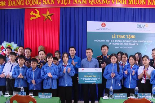 Khánh thành, bàn giao các công trình an sinh xã hội
