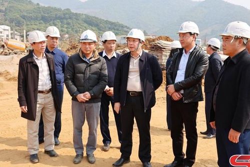 Đồng chí Bí thư Tỉnh ủy nắm tình hình tại xã Chiềng Khương
