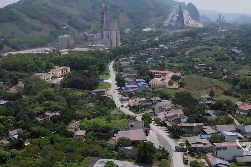 Hiến đất mở đường ở Quang Sơn