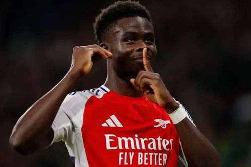 Bukayo Saka ký hợp đồng mới với Arsenal