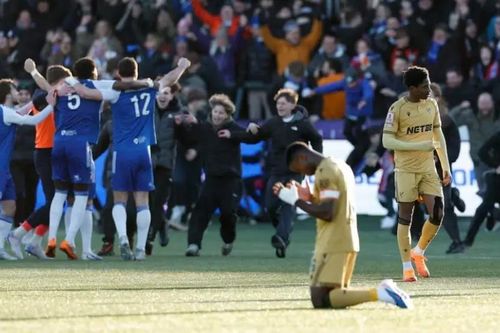Crystal Palace trở thành cựu vương FA Cup