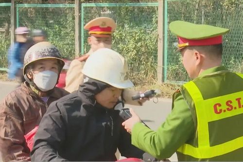 Tăng cường xử lý vi phạm nồng độ cồn dịp cận Tết