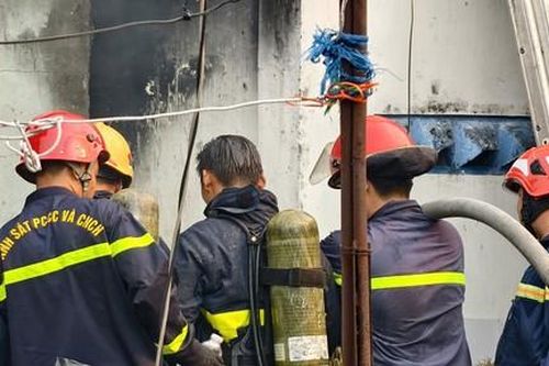 Cảnh sát PCCC dập tắt nhanh vụ cháy nhà trong hẻm gần chợ Bình Trưng, TPHCM
