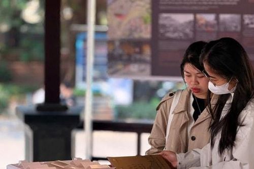 Trưng bày mô hình kiến trúc chợ Đồng Xuân