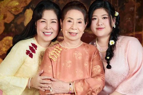 Mẹ ruột U90 của NSND Hồng Vân gây ngỡ ngàng với khán giả vì vẻ ngoài trẻ khỏe