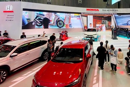 Nhập khẩu kỷ lục 205.630 xe năm 2025, ô tô ngoại vẫn lép vế so với xe nội