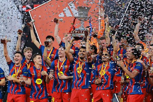 Real Madrid lại mất danh hiệu vào tay Barcelona
